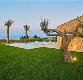 3 bedroom villa with infinity pool and jacuzzi, Scopello, sleeps 5-6